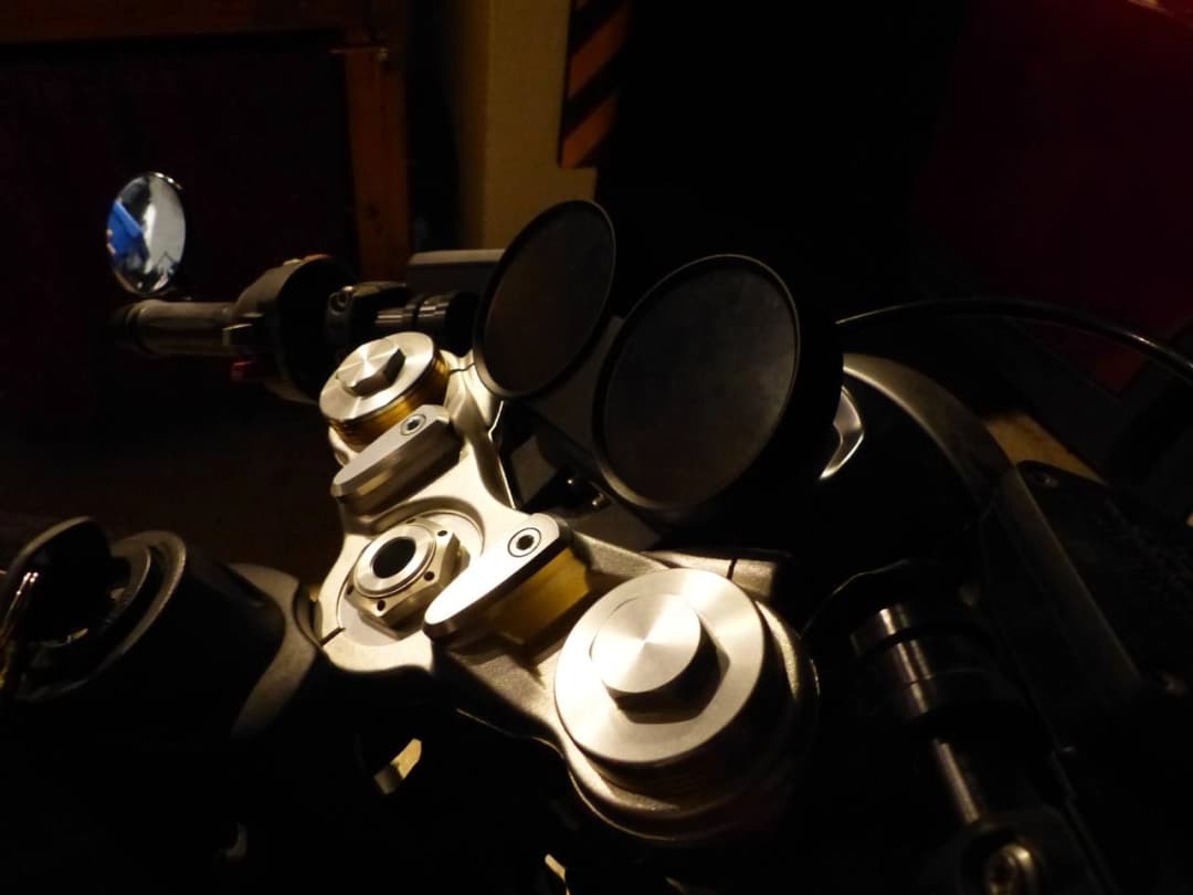 Prototype de tableau de bord électronique pour moto monté sur moto